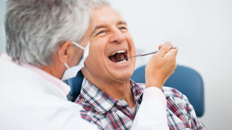 Consejos para el cuidado dental en la tercera edad